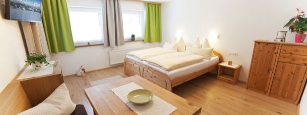 Familienzimmer mit Balkon und Sitzecke - ideal für 2 Erwachsene + 2 Kinder