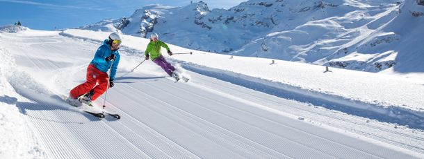 Auf über 3000 Metern sind schneesichere Abfahrten garantiert.