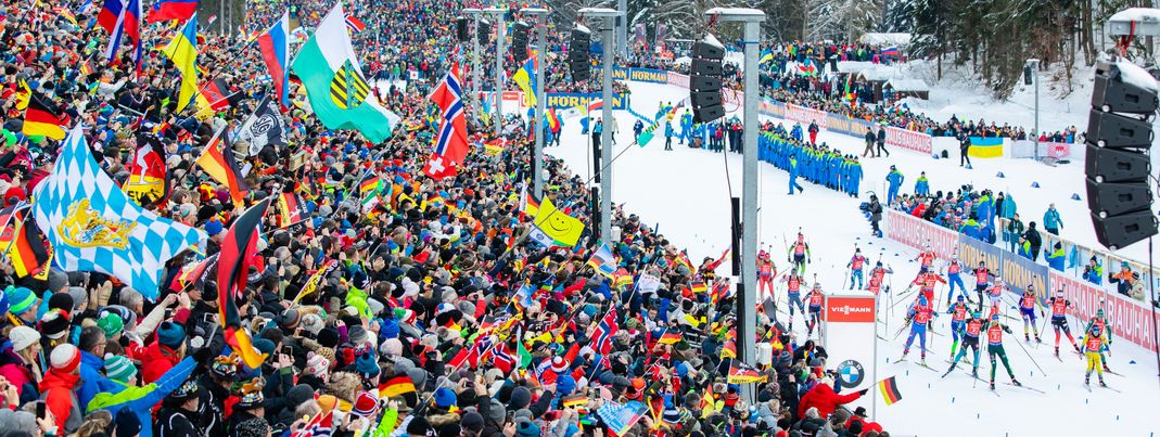 Bis zu 12.000 Fans haben auf der großen Tribüne am Schießstand Platz.