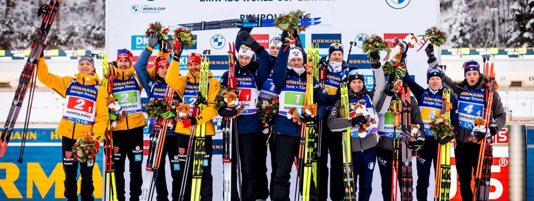 Die norwegische Männerstaffel gewinnt vor Deutschland und Italien.