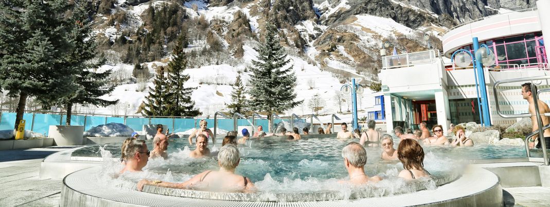 Skigenuss und Thermenvielfalt - dafür ist das Schweizer Leukerbad bekannt.