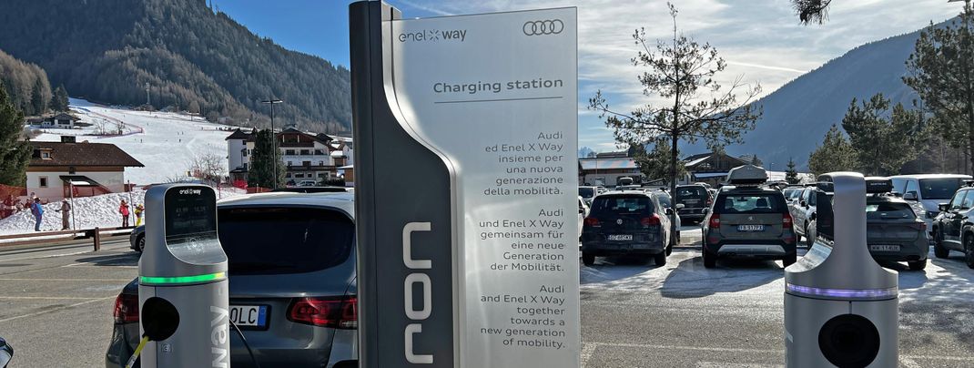 Charging Station direkt an der Talstation der Jochtal-Bahn.