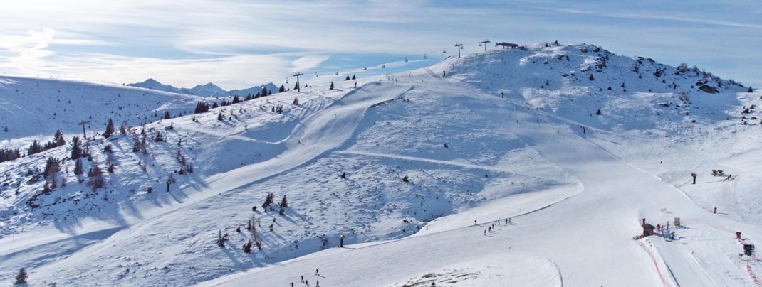Breite, sonnige Hänge und moderne Liftanlagen warten.