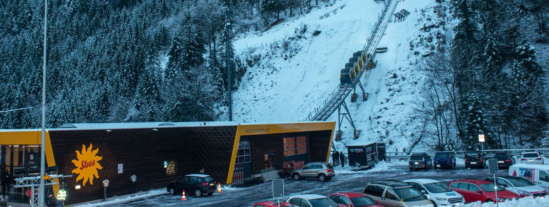 Die extreme Steigung von 110 Prozent wird bereits kurz nach der Ausfahrt aus der Talstation erreicht.