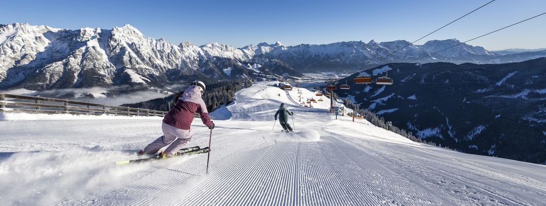 Mit 270 Pistenkilometern ist der Skicircus mit Saalbach, Hinterglemm, Leogang und Fieberbrunn eines der größten Skigebiete Österreich.