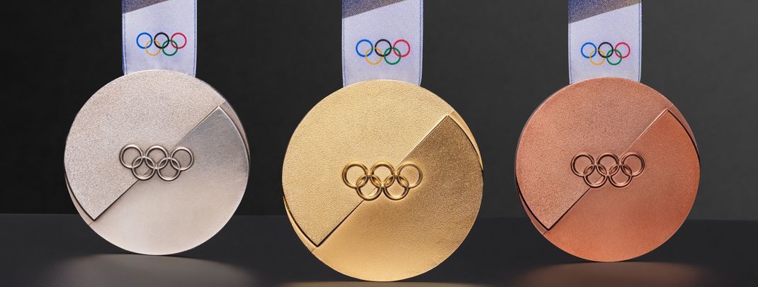 Die Medaillen der Olympischen Winterspiele 2026 in Italien.