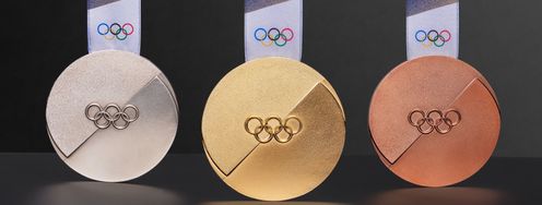 Die Medaillen der Olympischen Winterspiele 2026 in Italien.