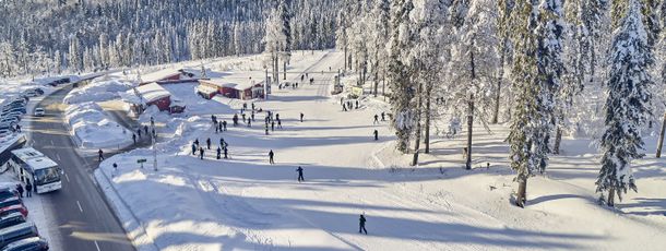 Beliebter Treffpunkt für Langläufer aller Leistungsstufen – gut erreichbar und perfekt als Ausgangspunkt für Touren durch das Loipennetz.