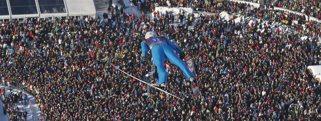 Only those who prevail in a 1:1 duel are guaranteed a place in the second round of the competition.