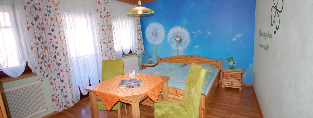 Das Löwenzahnzimmer im 2. Stock mit Balkon