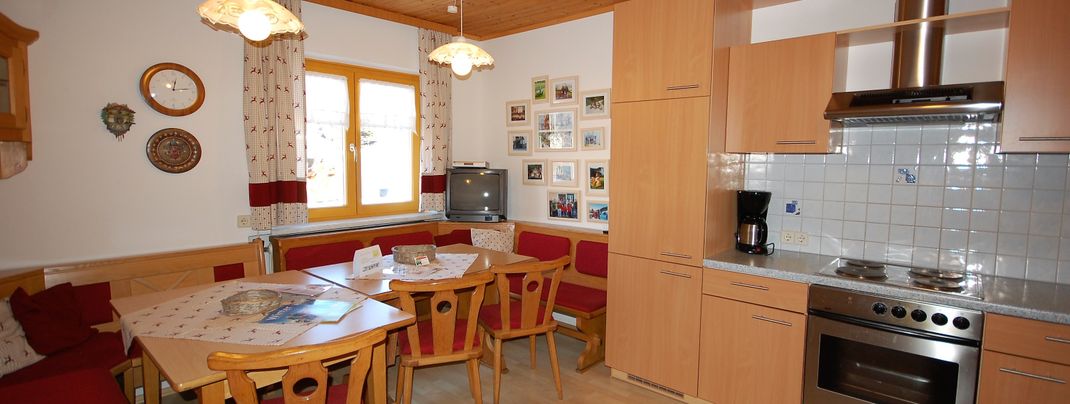 Die Hauptküche im Ferienhaus Tschernitz - groß und sehr gut ausgestattet - Platz für mehr als 10 Personen