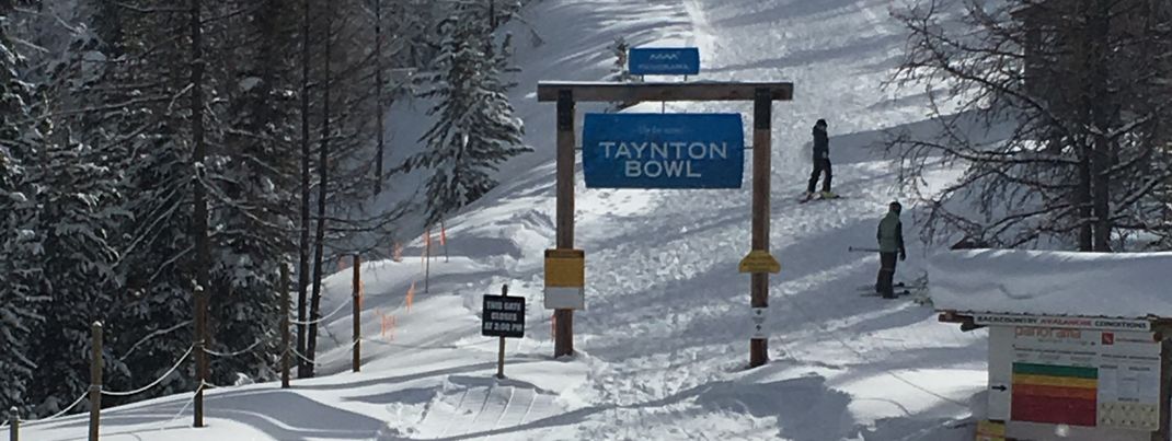 In der Taynton Bowl warten traumhaft schöne Tiefschneehänge.