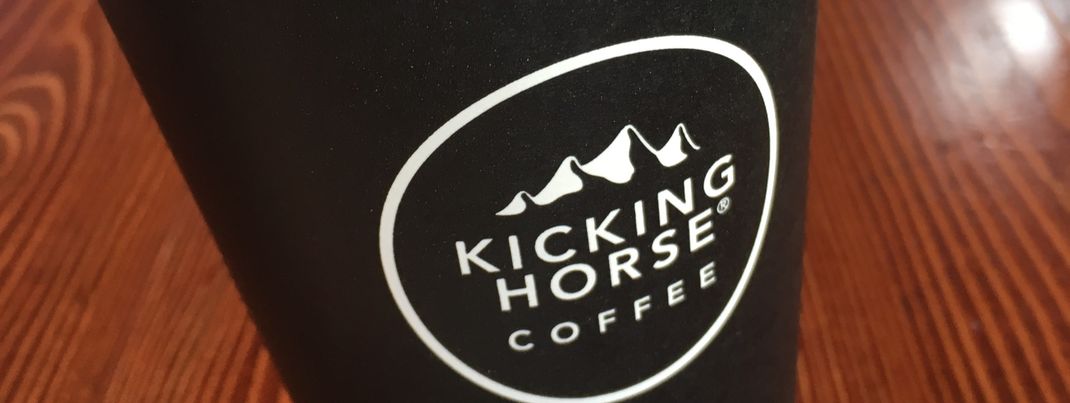 Der Kicking Horse Coffee wird in den Rocky Mountains geröstet.