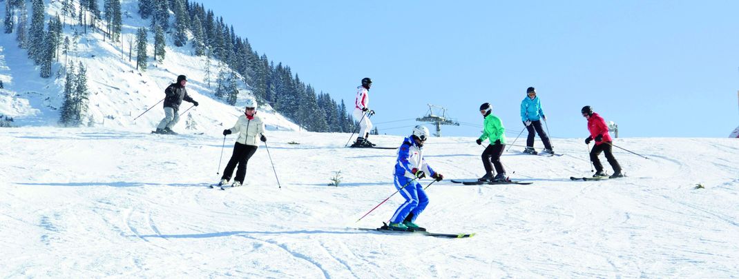 Grün, blau, rot oder schwarz: Führerscheinkurse gibt es in der Tiroler Zugspitzarena für alle Könnerstufen.