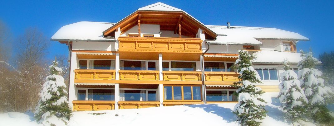 Haus Löger mit seinen Südbalkonen