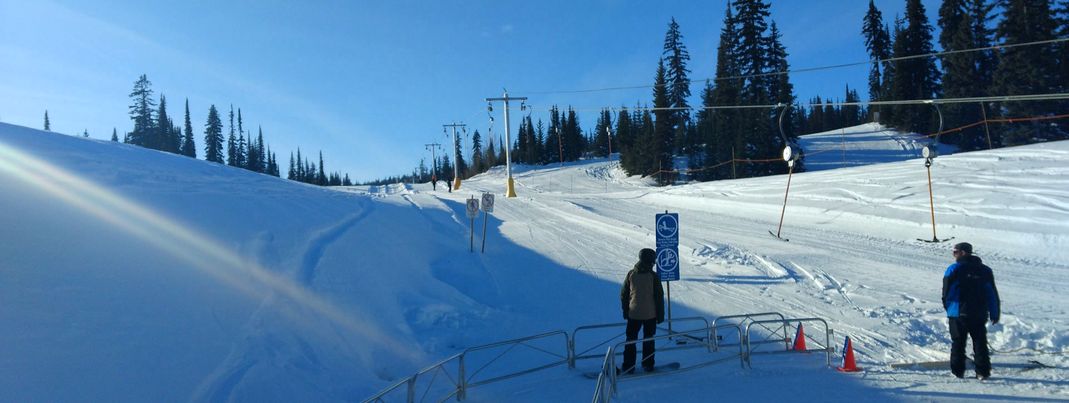 Ein kurzer Schlepplift sorgt für die Beförderung von der Back Side zur Front Side