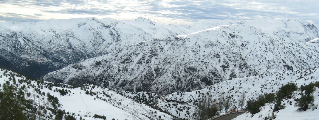 The road to El Colorado and Farellones - A total of 130 kilometres of pistes await passionate winter sports enthusiasts.