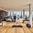 Der Fitness-Raum ist mit hochwertigen Geräten ausgestattet.