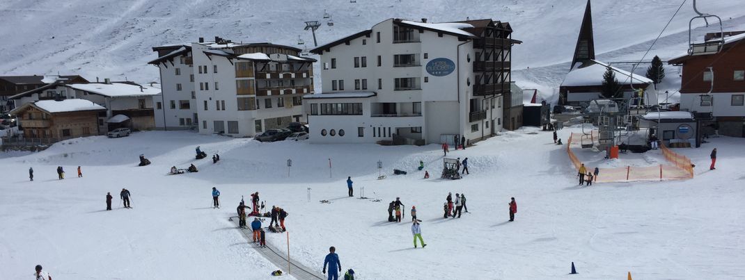 Für die Beförderung im Kinderland sorgt in Kühtai ein Zauberteppich