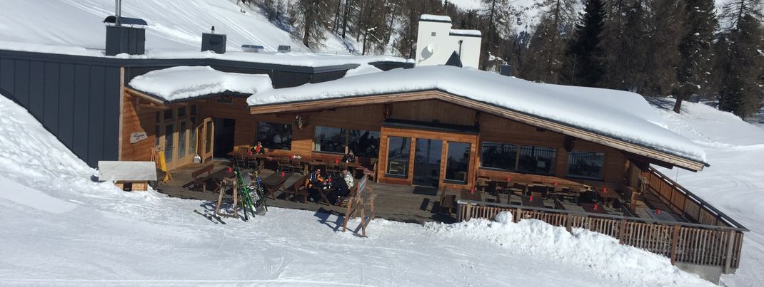 Auch die Thurntaler Rast an der Talstation des Thurntaler Sessellifts lädt zum Verweilen ein