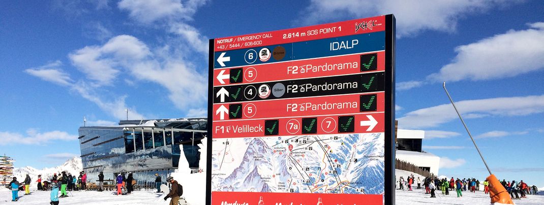 Das moderne, teildigitale Pistenleitsystem lässt in Sachen Beschilderung keinerlei Wünsche offen.