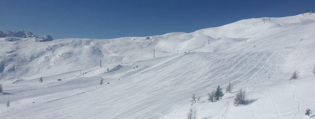 Breite Pistenautobahnen gibt es im Skigebiet zuhauf, wie hier die Familienabfahrt 3