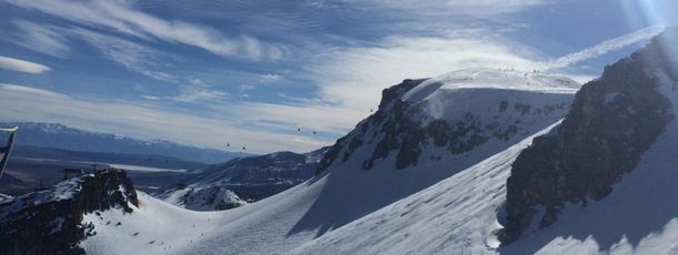 Blick von Chair 23 Richtung Osten über die zahlreichen Freeride Hänge an der Bergstation Top of the Sierra.