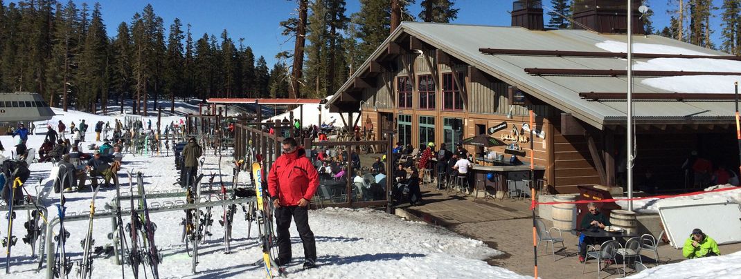 Mill Café's sun deck is perfect to enjoy the Californian sun during a long day on the slopes.