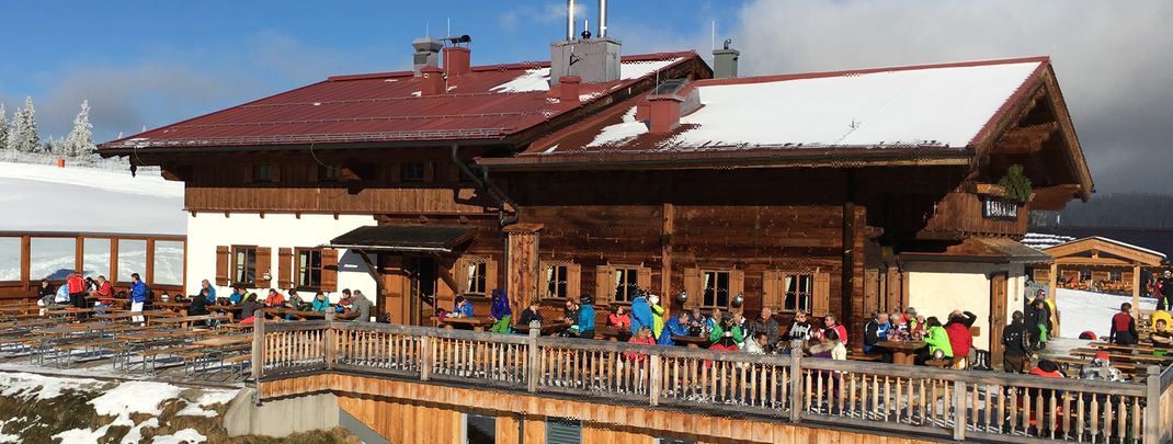 Ein beliebter Platz: Die Sonnenterrassen der Hütten und Almen.