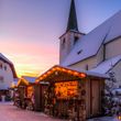 Ortskern von Filzmoos: Nach dem Skifahren laden in der Adventszeit die Stände zum Vorbeischlendern und Verweilen ein.