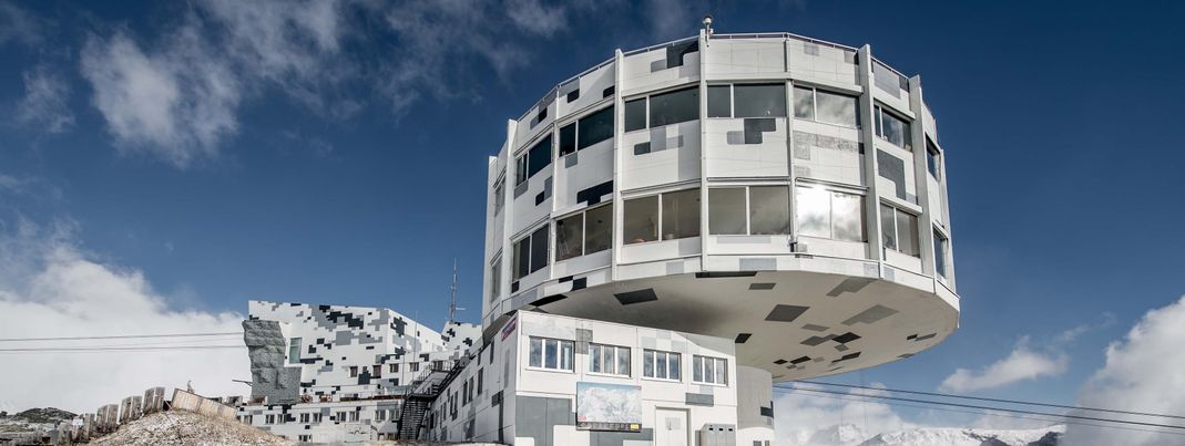 In 'Digital Camouflage'-Optik wurde die Außenfassade bereits neu gestaltet.