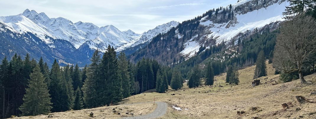 Viele Wege sind in der Übergangszeit bereits schneefrei.