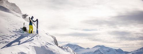 Entdecke die neuen Schöffel Outfits für auf und abseits der Piste.