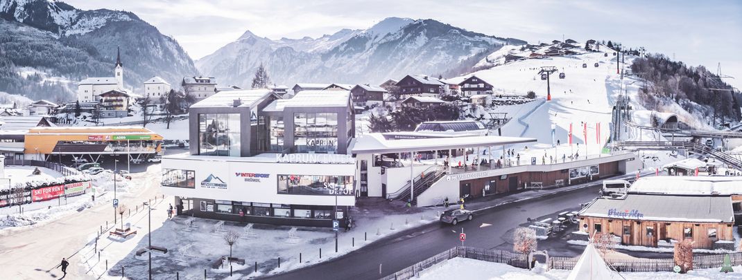 Located in the village center, the new Caprun-Center is home to a ski storage area as well as the new Maiskogelbahn station.
