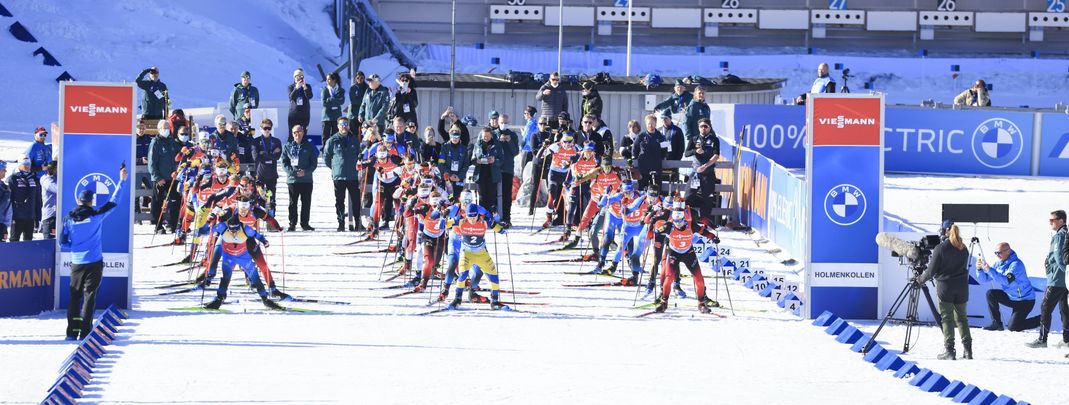 Spannung pur bei den Massenstarts, wenn 30 Biathleten gleichzeitig starten.