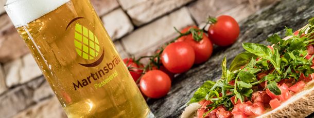 Bruschetta und Martinsbräu von der hauseigenen Bierbrauerei