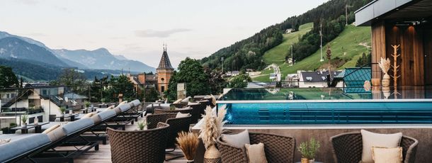 Die Sonnenterrasse am Infinity-Pool ist auch im Sommer ein großes Highlight.