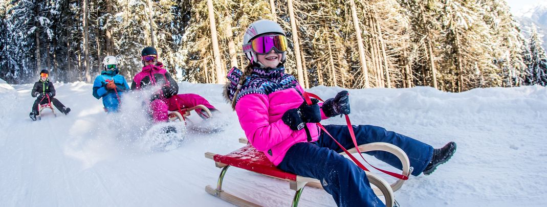 Die Rodelbahn Spieljoch bringt große und kleine Rodelfreunde von der Bergstation zur Mittelstation der Spieljochbahn.