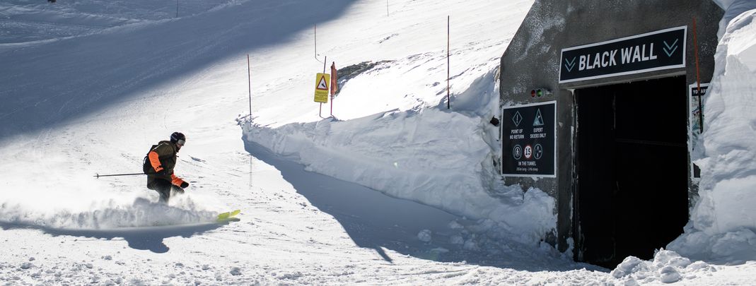 You can only reach the Black Wall via a tunnel.