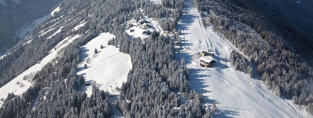 Blick auf das Skigebiet am Rangger Köpfl.