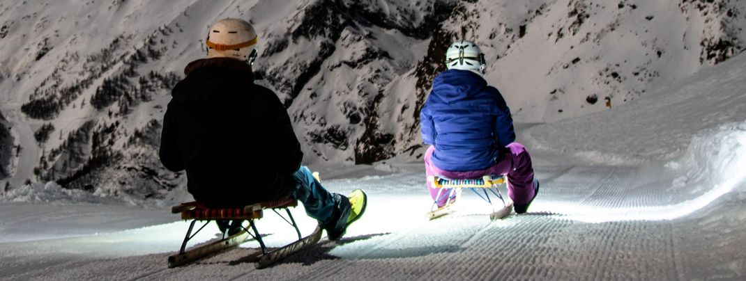 Ein absolutes Highlight im Winterurlaub: Nachtschlitteln im Saastal.