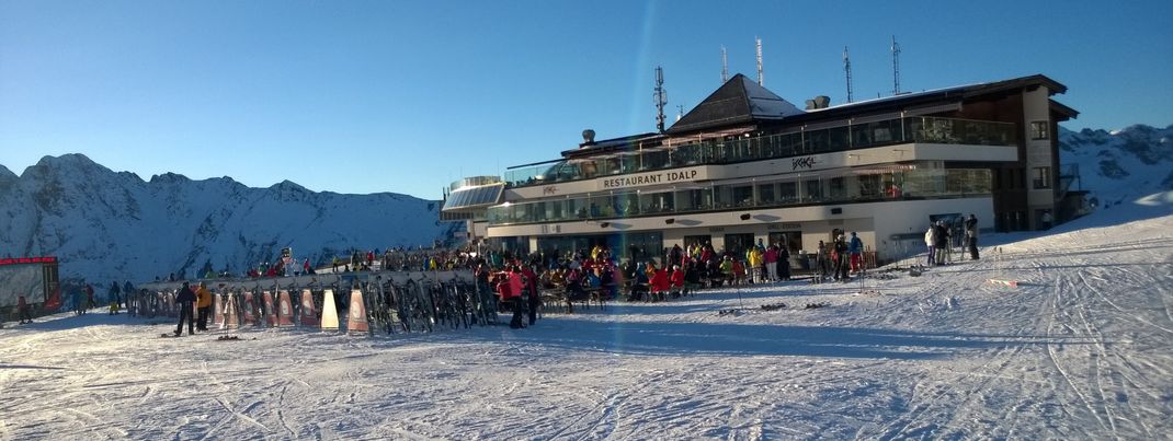 Das Panoramarestaurant Idalp hat einen Bedienungs- und einen Selbstbedienungsbereich