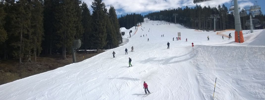Blick auf die rote Piste Nr. 38 am Fussalm-X-Press: Der Wechsel zwischen den einzelnen Teilgebieten ist für Anfänger nicht ganz leicht!