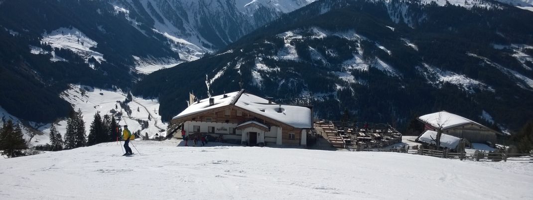 Unser Tip für den sonnigen Einkehrschwung am Nachmittag: Die Rössl Alm an der Talabfahrt Nr. 31 nach Gerlos