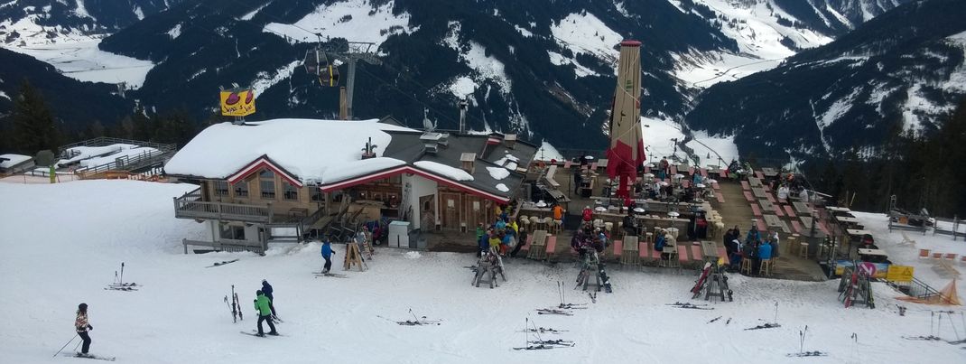 Après-Ski Stimmung schon ab 14 Uhr: Das Seppi's an der Isskogelbahn