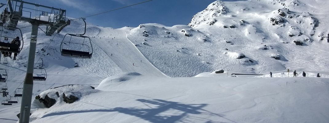 Blick von der Krimmlalm auf die rote Piste Nr. 21a
