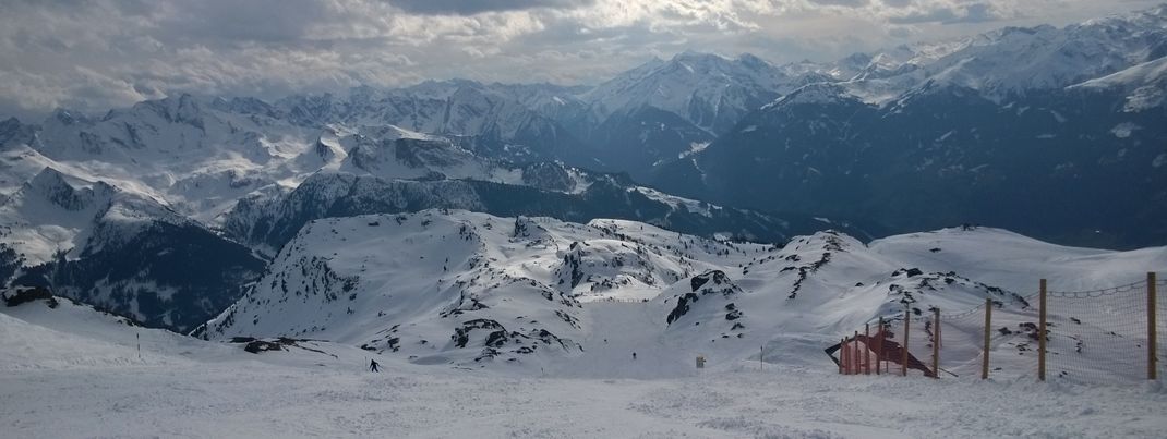 Die Abfahrten am Übergangsjoch werden nicht künstlich beschneit, was aber auch nicht notwendig ist, wie dieses Foto beweist.