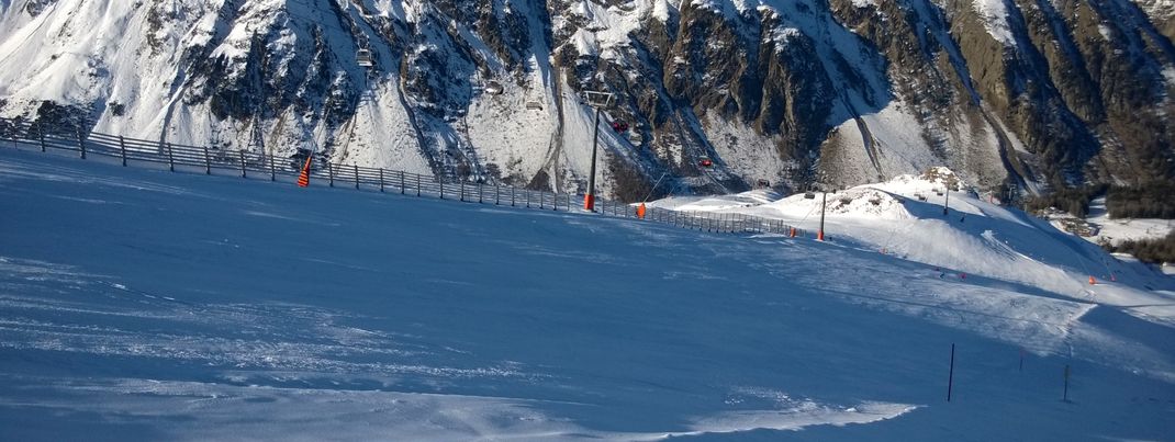 Ganz schön knackig: Die rote Piste Nr. 32 neben der Gampenbahn(E4)