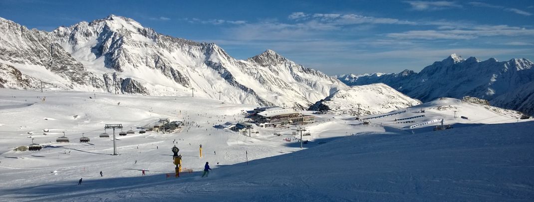 Blick auf die Talstation des Rotadl Lifts und das Restaurant Gamsgarten