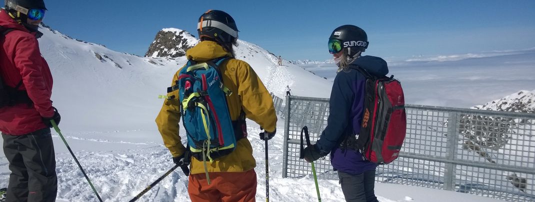 An der Bergstation des Kaserer 1 Schlepplifts kann ins Tiefschnee-Gelände gequert werden.